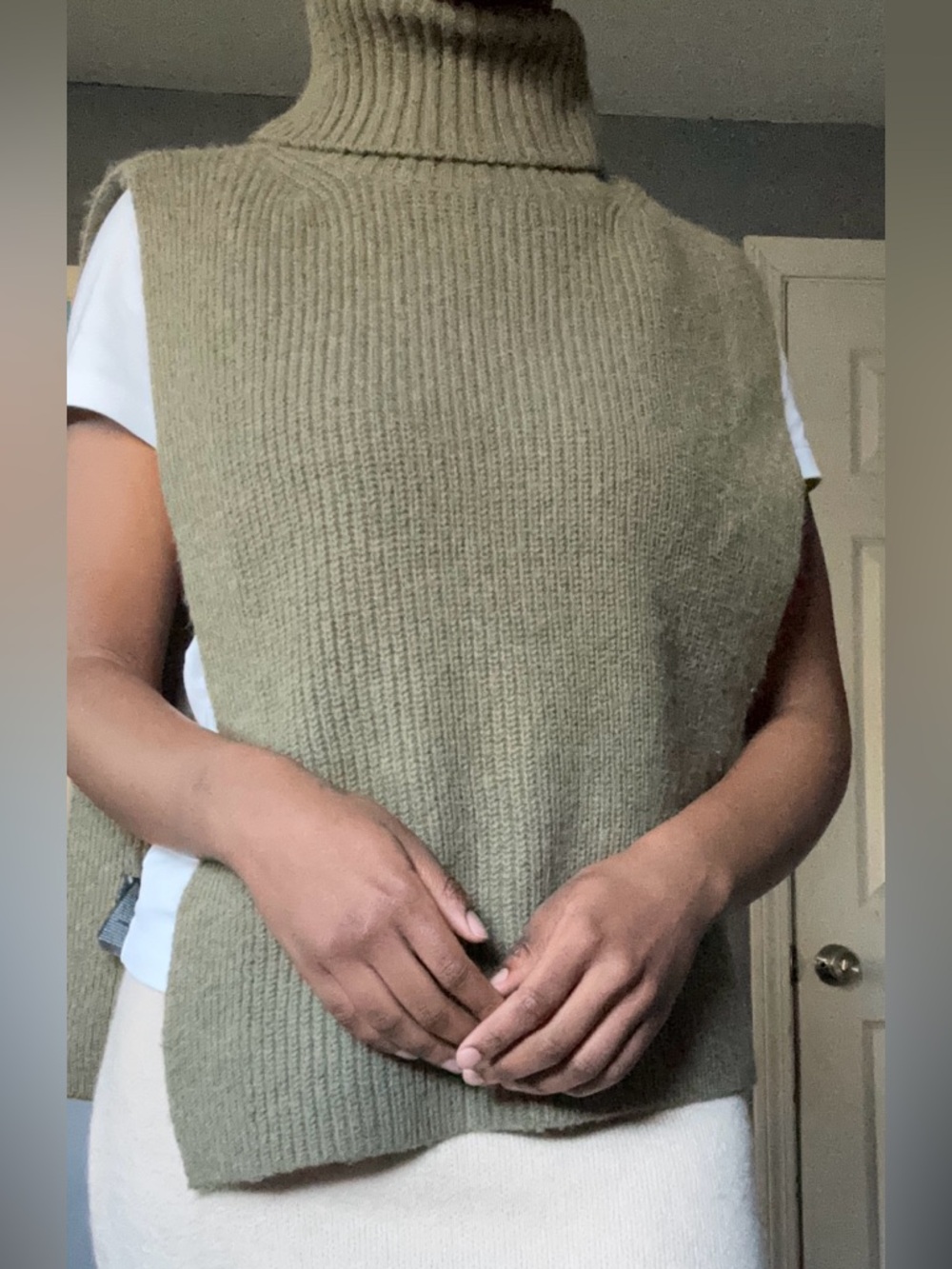 One Size H&M Chunky Turtleneck Knit Vest in Olive Green